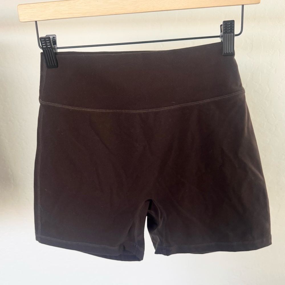 EUC- Buffbunny Legacy 4in shorts in Sz Med- COLDBREW